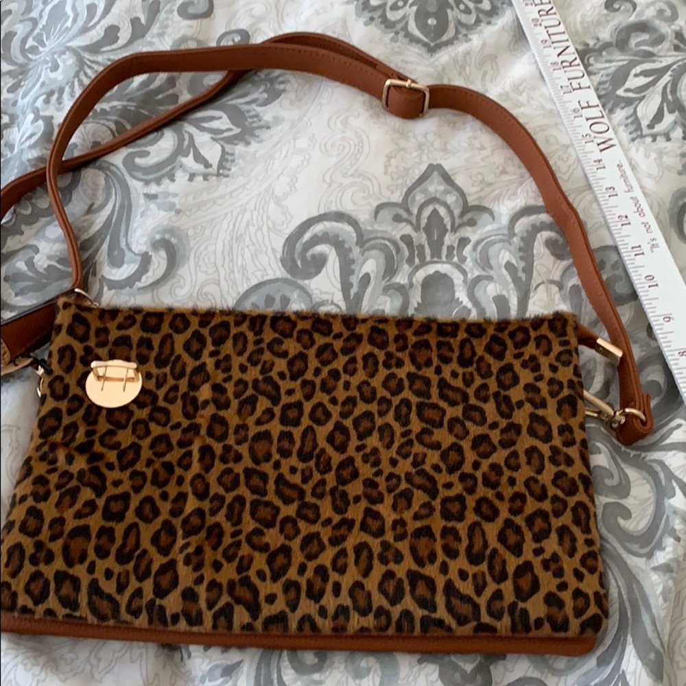 Leopard clutch